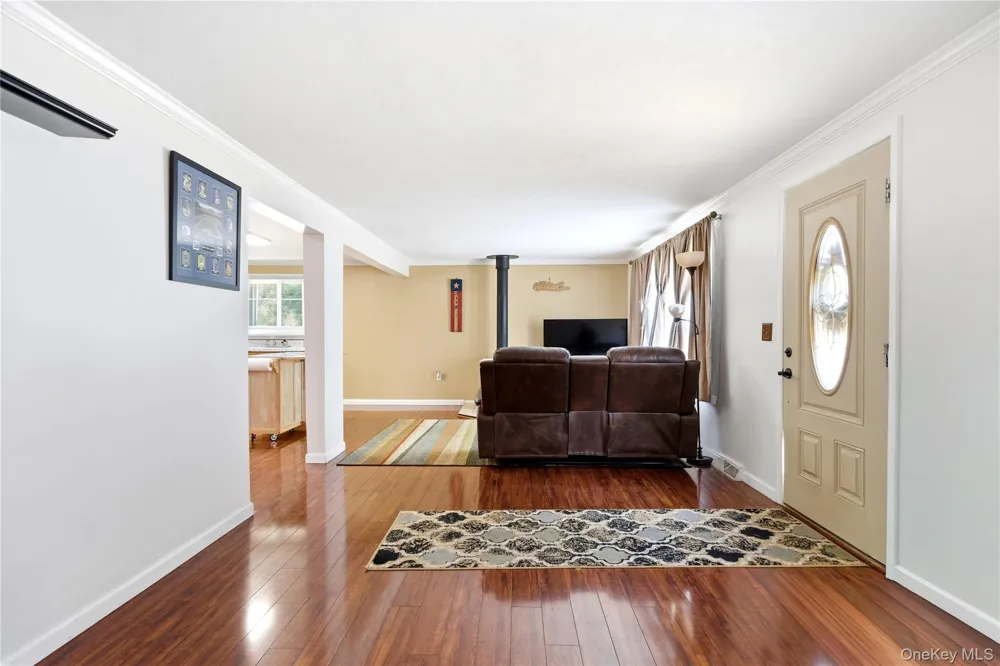 211 Hampton Avenue Mastic, NY 11950