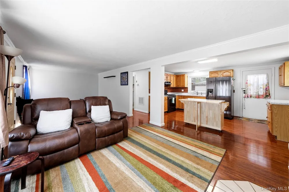 211 Hampton Avenue Mastic, NY 11950