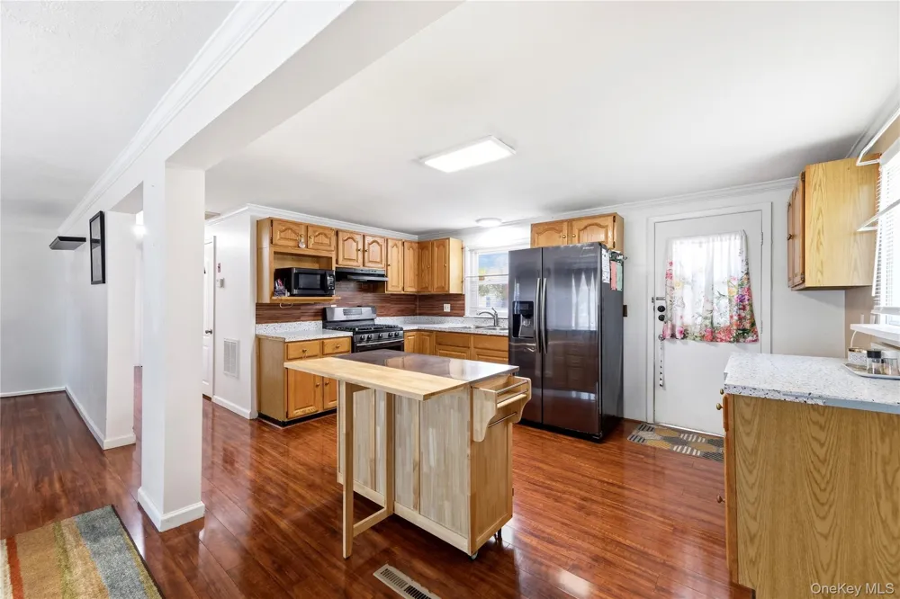 211 Hampton Avenue Mastic, NY 11950