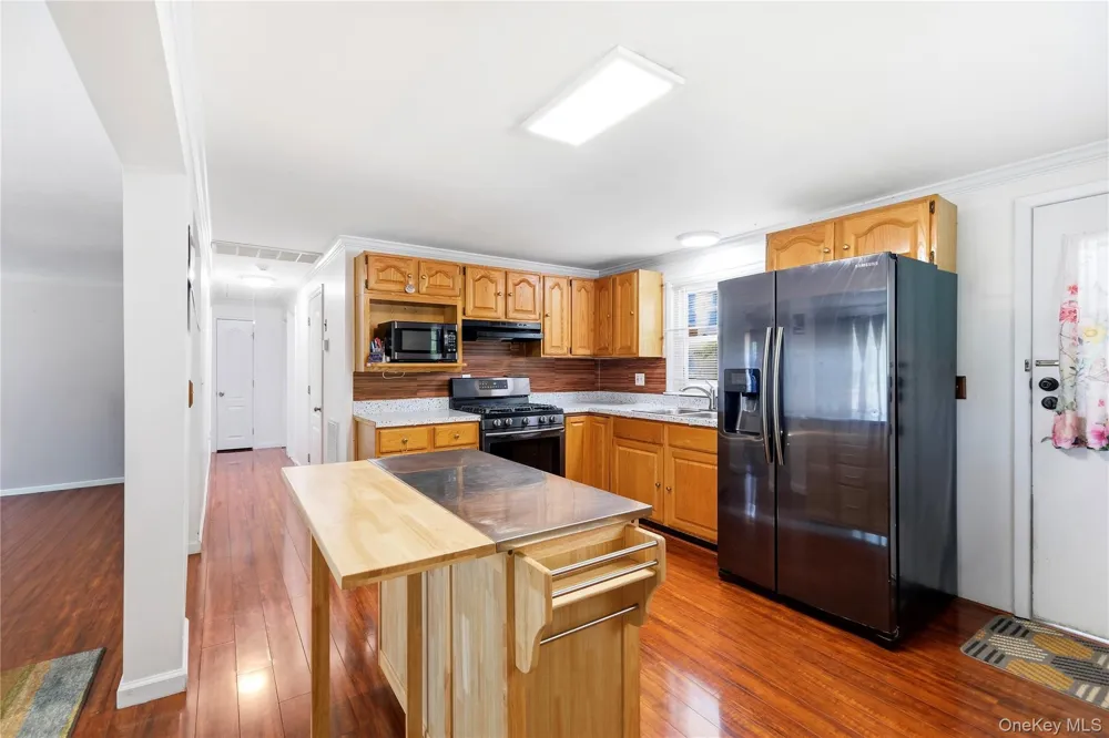 211 Hampton Avenue Mastic, NY 11950