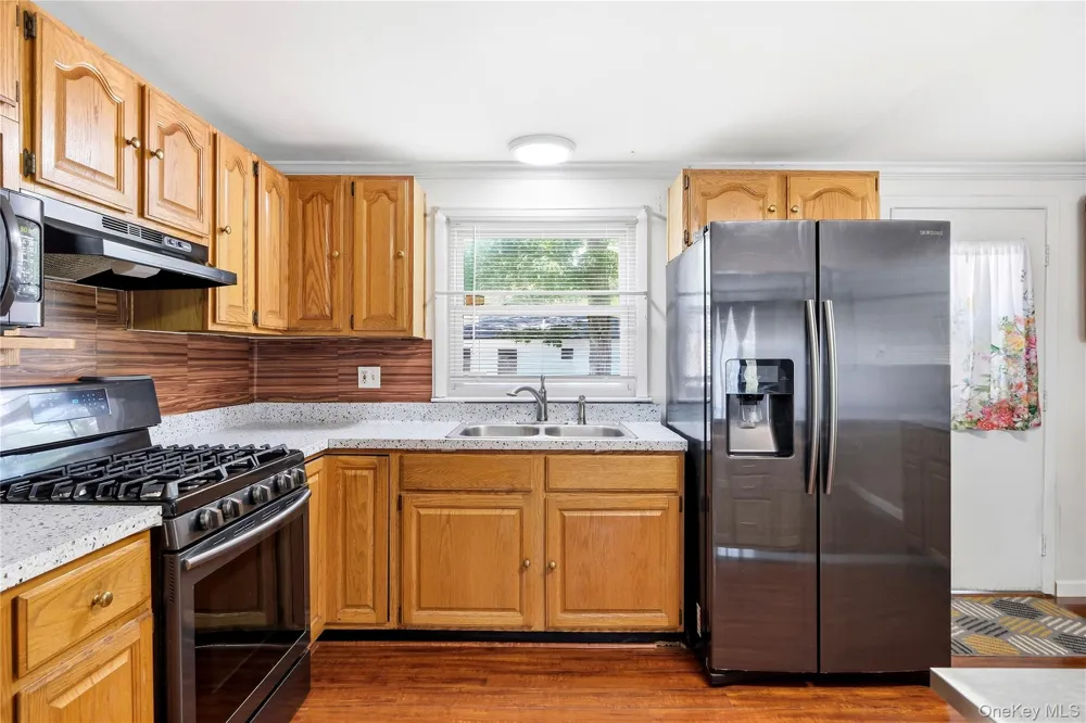 211 Hampton Avenue Mastic, NY 11950