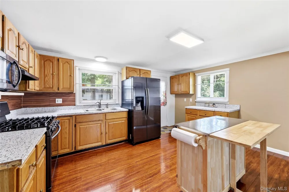 211 Hampton Avenue Mastic, NY 11950