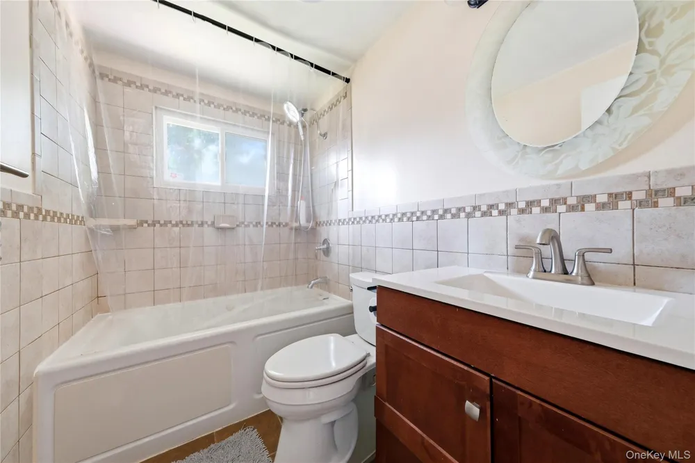 211 Hampton Avenue Mastic, NY 11950