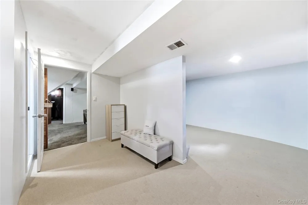 211 Hampton Avenue Mastic, NY 11950