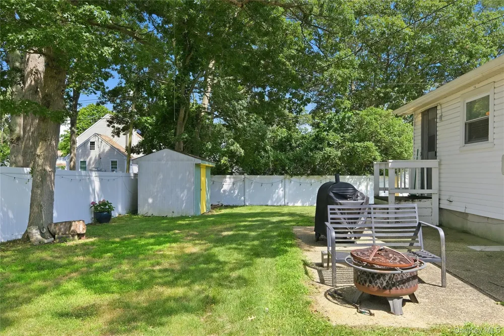 211 Hampton Avenue Mastic, NY 11950