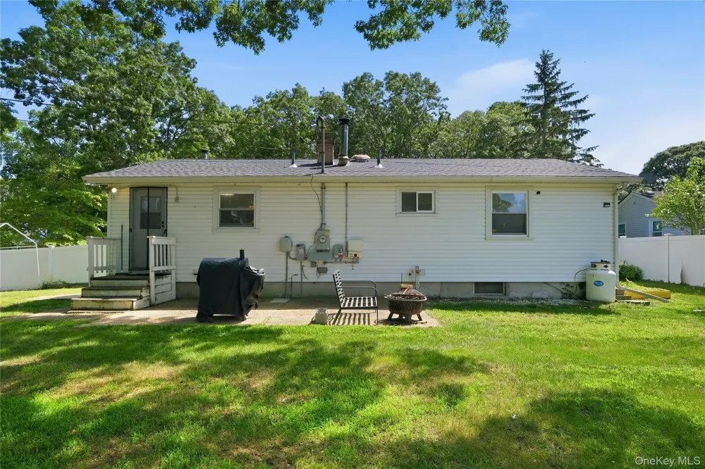 211 Hampton Avenue Mastic, NY 11950
