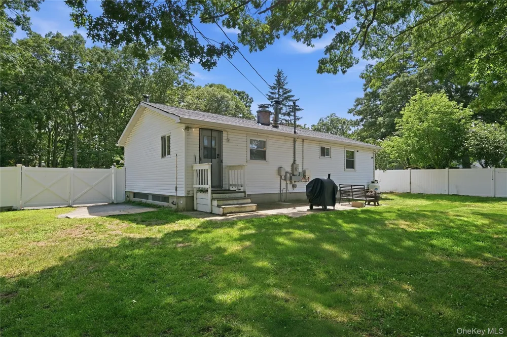 211 Hampton Avenue Mastic, NY 11950