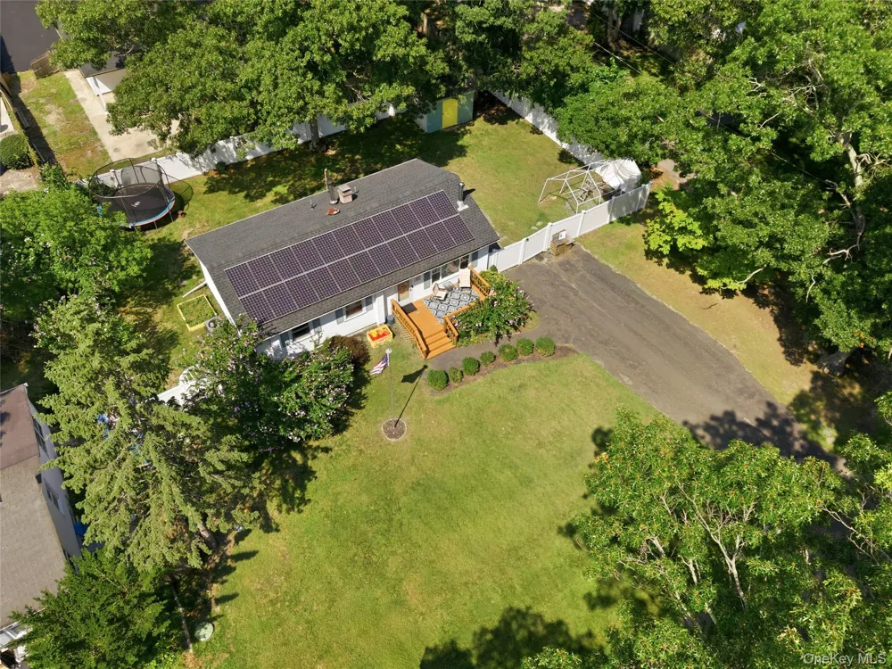 211 Hampton Avenue Mastic, NY 11950
