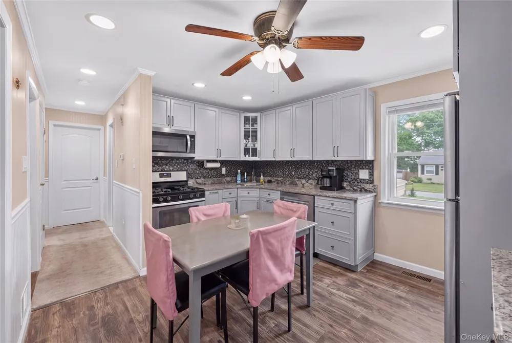 17 Heathcote Road Lindenhurst, NY 11757