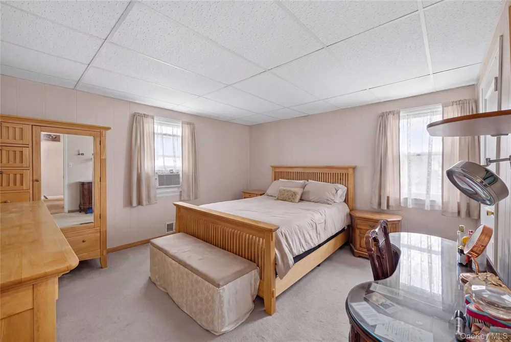 17 Heathcote Road Lindenhurst, NY 11757