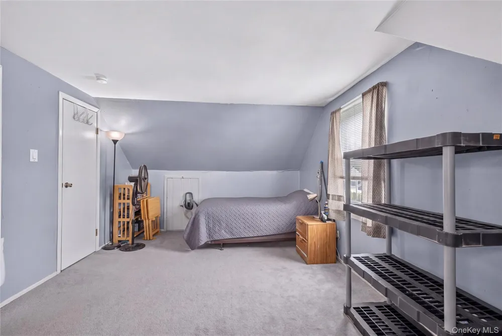 17 Heathcote Road Lindenhurst, NY 11757