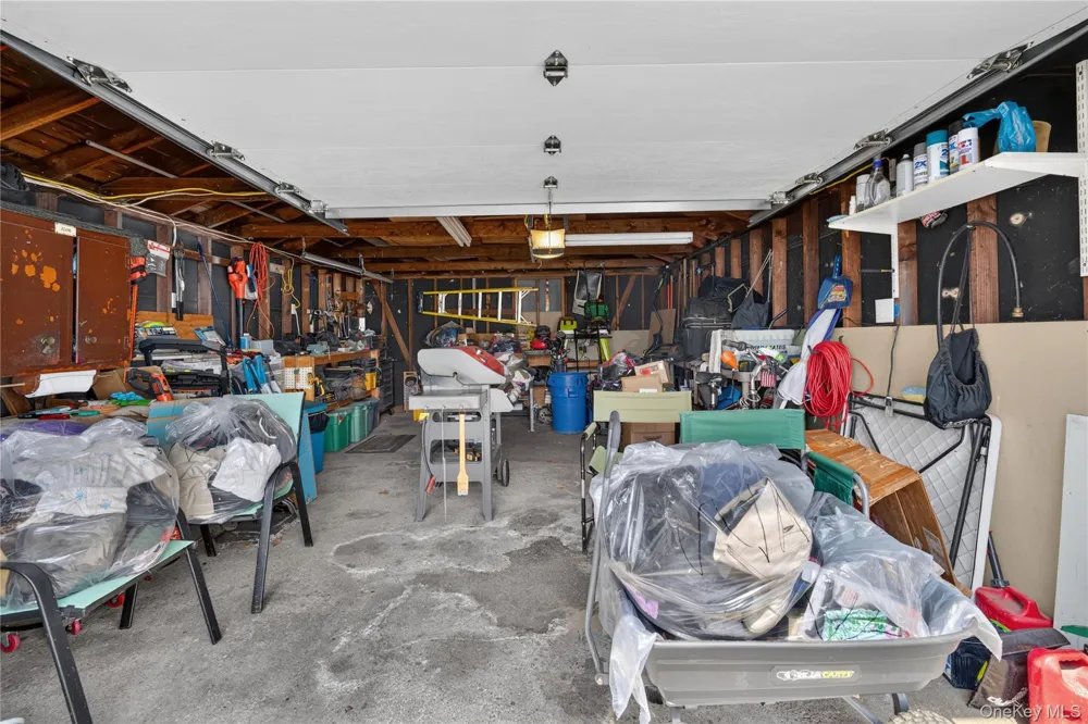 17 Heathcote Road Lindenhurst, NY 11757