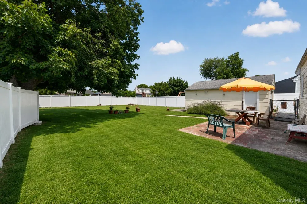 17 Heathcote Road Lindenhurst, NY 11757