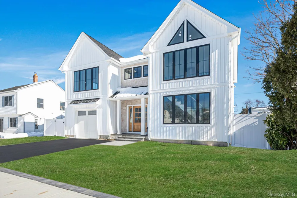 35 Cotton Levittown, NY 11756