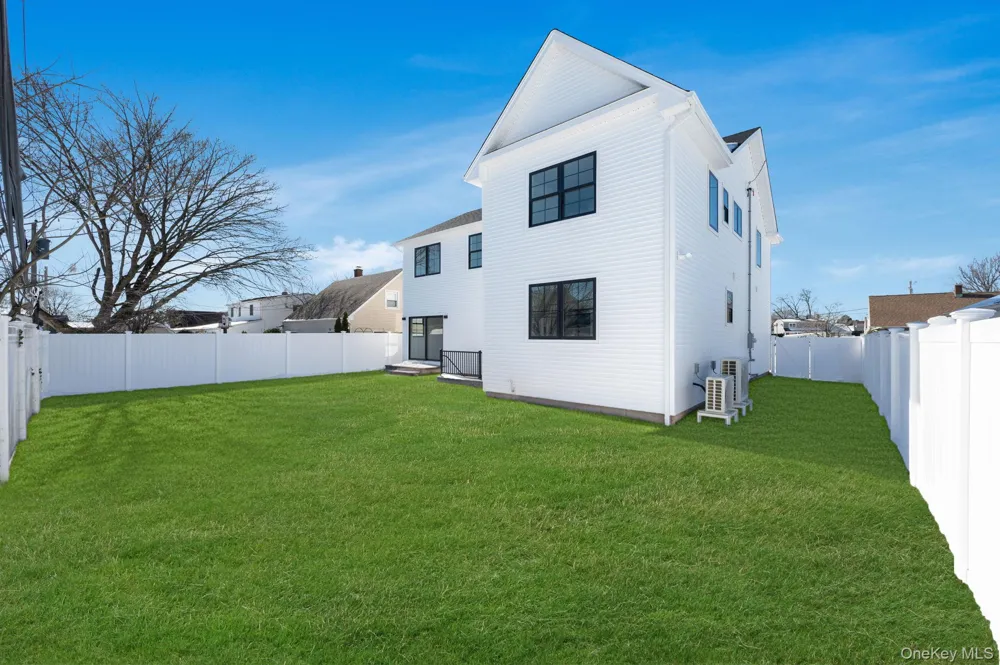 35 Cotton Levittown, NY 11756