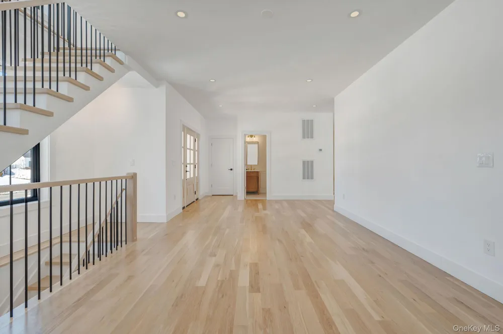 35 Cotton Levittown, NY 11756