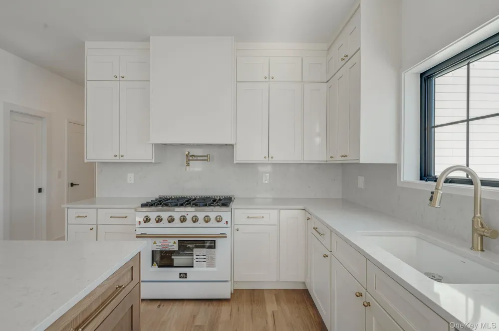 35 Cotton Levittown, NY 11756