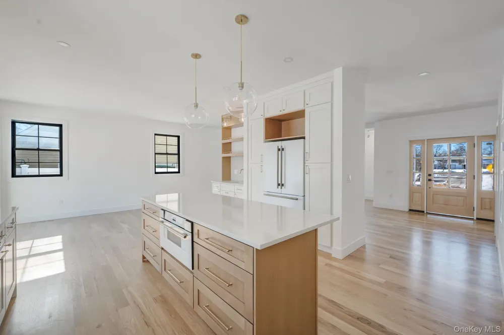 35 Cotton Levittown, NY 11756