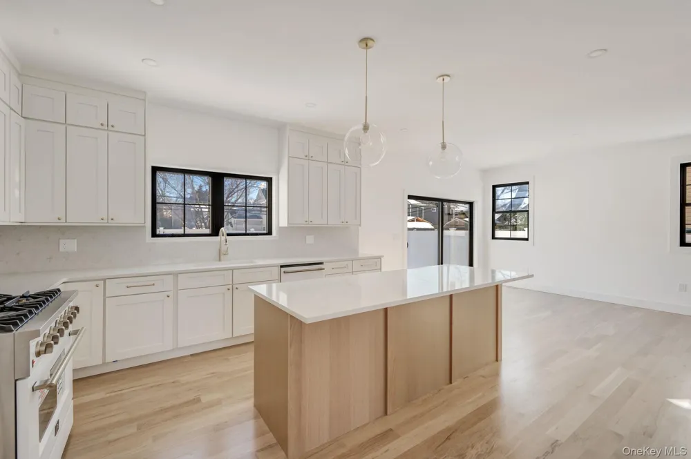 35 Cotton Levittown, NY 11756
