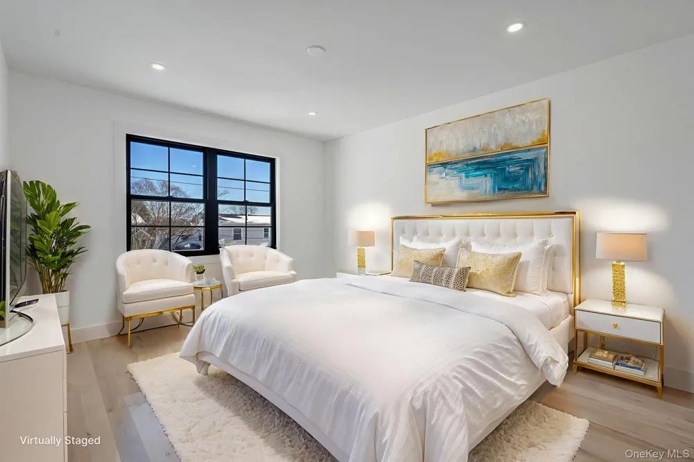 35 Cotton Levittown, NY 11756