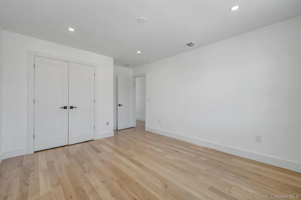35 Cotton Levittown, NY 11756