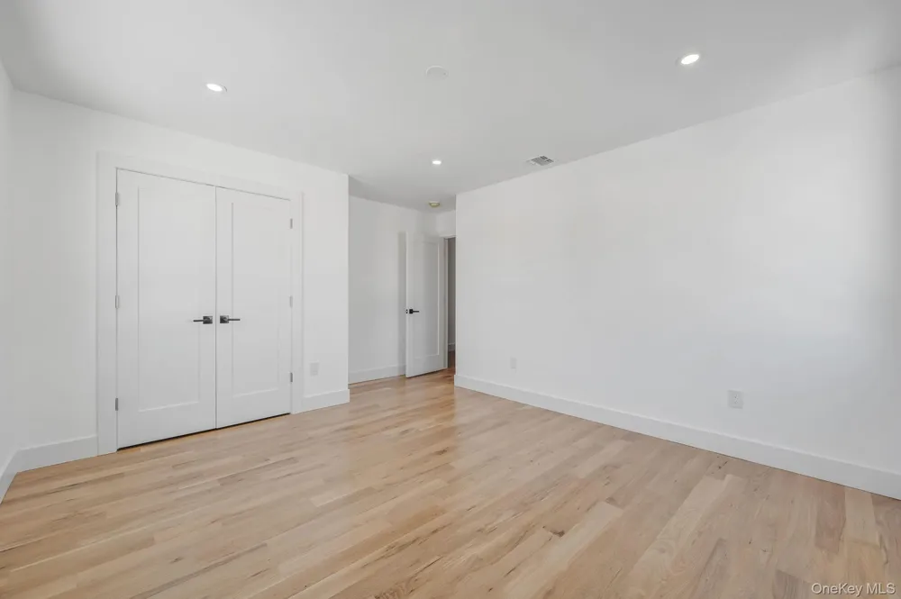 35 Cotton Levittown, NY 11756