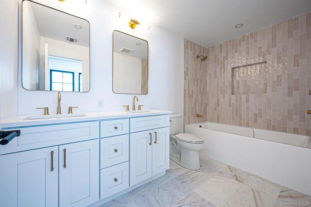 35 Cotton Levittown, NY 11756