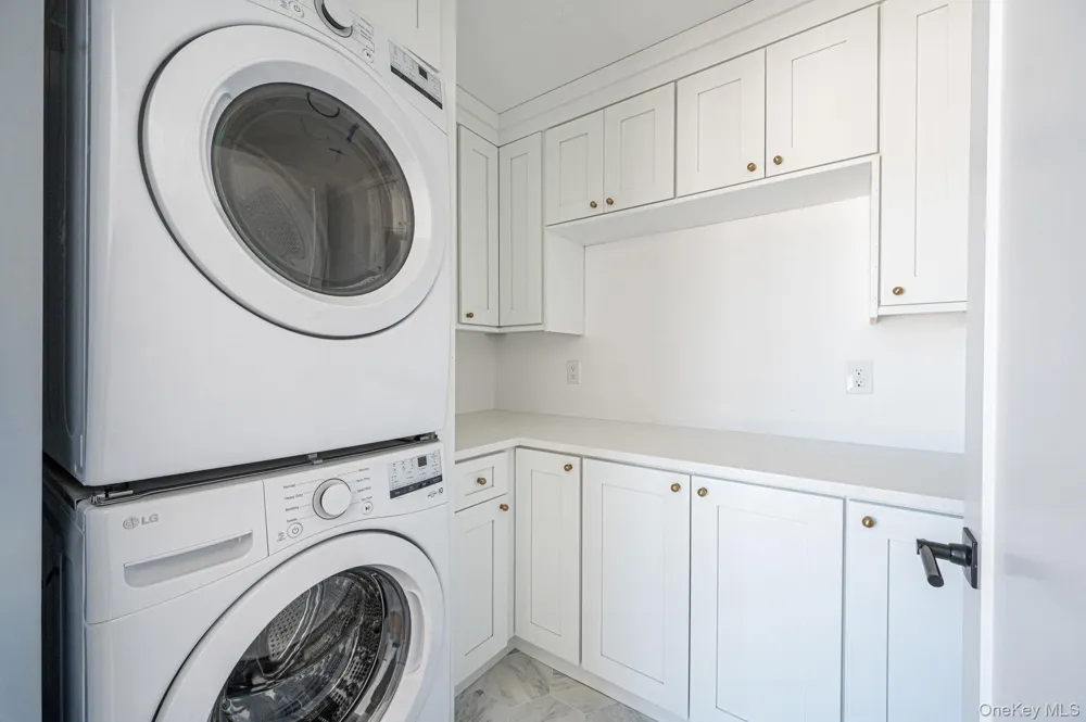 35 Cotton Levittown, NY 11756