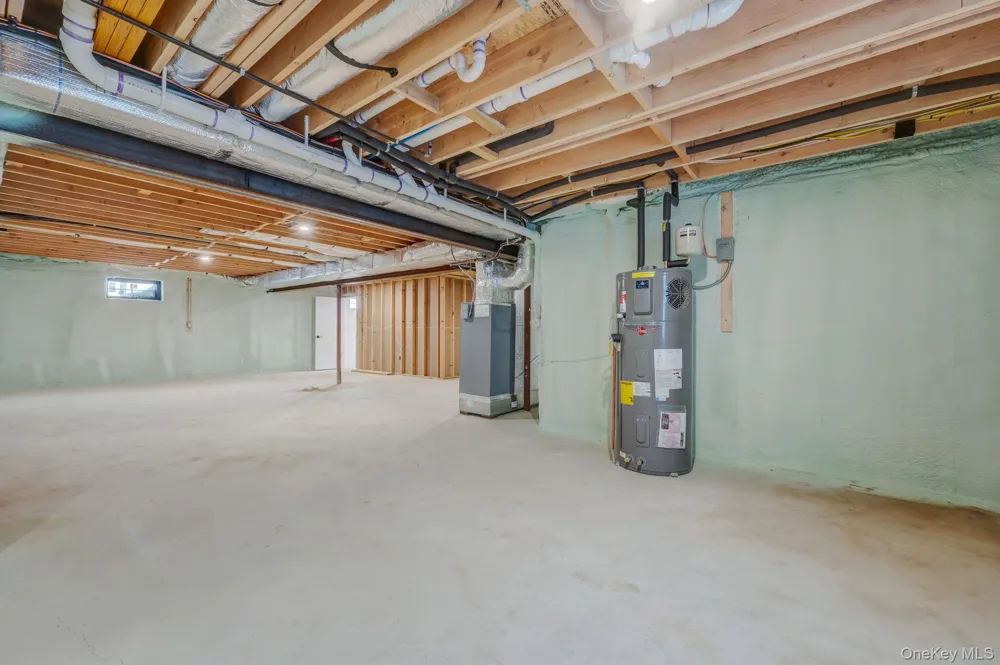 35 Cotton Levittown, NY 11756