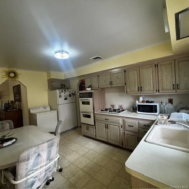 66 E Neptune Avenue Lindenhurst, NY 11757
