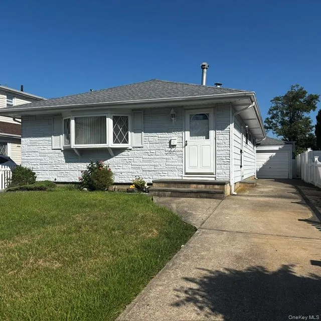 66 E Neptune Avenue Lindenhurst, NY 11757