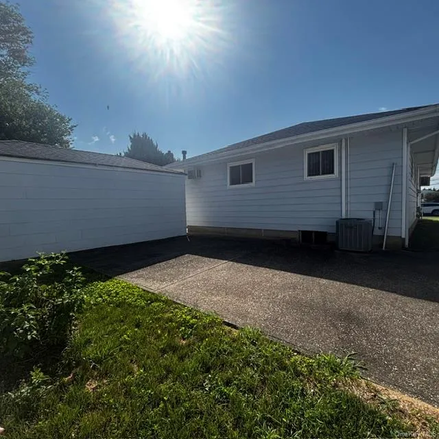 66 E Neptune Avenue Lindenhurst, NY 11757