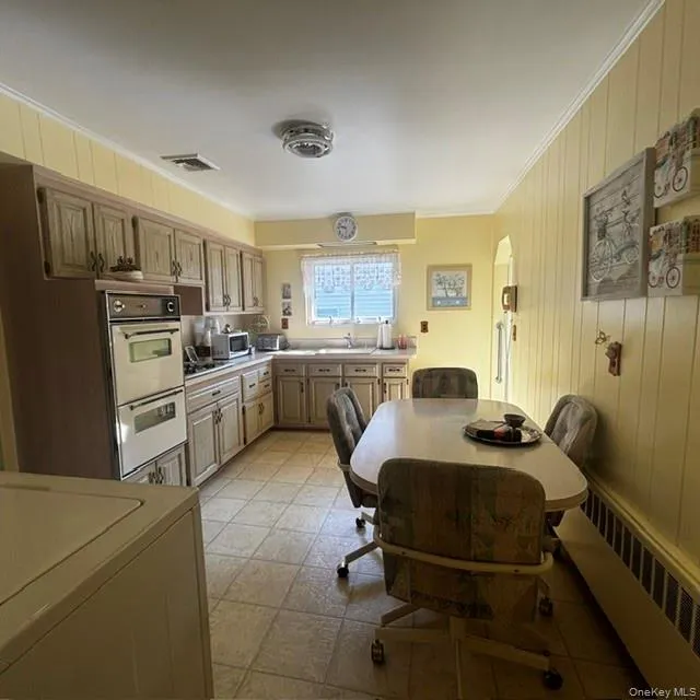 66 E Neptune Avenue Lindenhurst, NY 11757