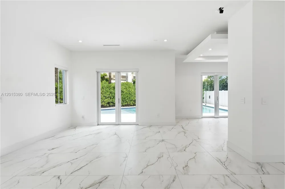 8221 NW 34th Dr Doral, FL 33122