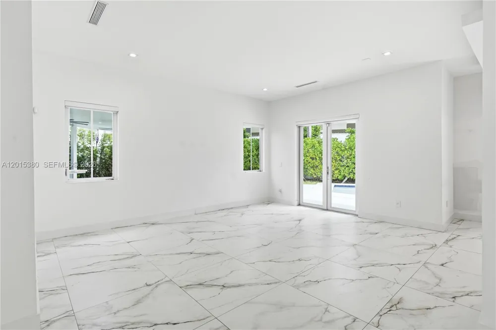 8221 NW 34th Dr Doral, FL 33122