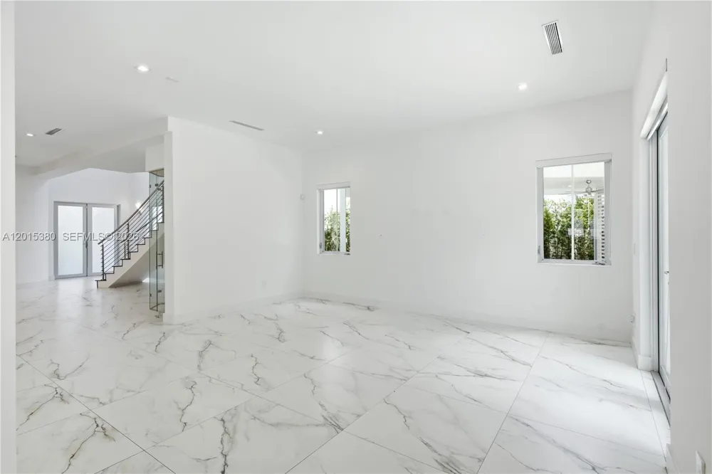 8221 NW 34th Dr Doral, FL 33122