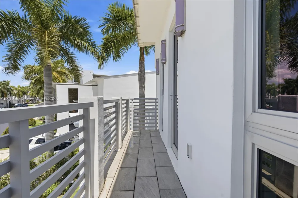 8221 NW 34th Dr Doral, FL 33122