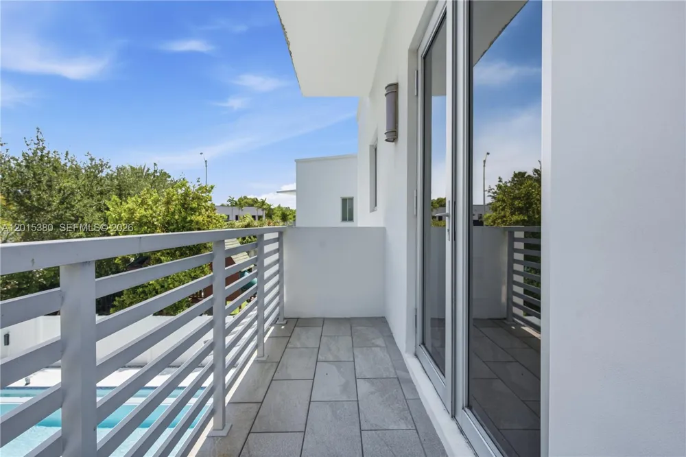 8221 NW 34th Dr Doral, FL 33122