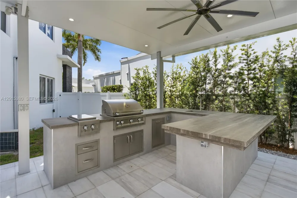 8221 NW 34th Dr Doral, FL 33122