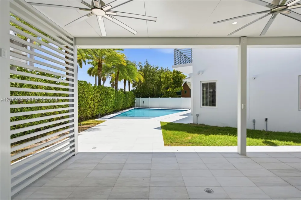 8221 NW 34th Dr Doral, FL 33122