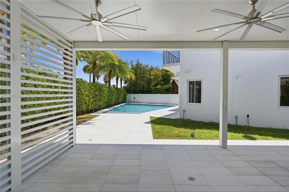 8221 NW 34th Dr Doral, FL 33122