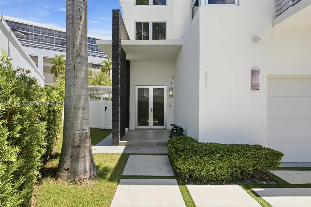 8221 NW 34th Dr Doral, FL 33122