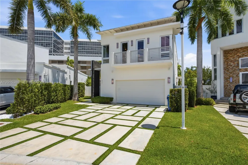8221 NW 34th Dr Doral, FL 33122