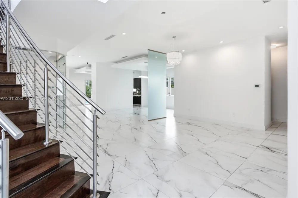 8221 NW 34th Dr Doral, FL 33122