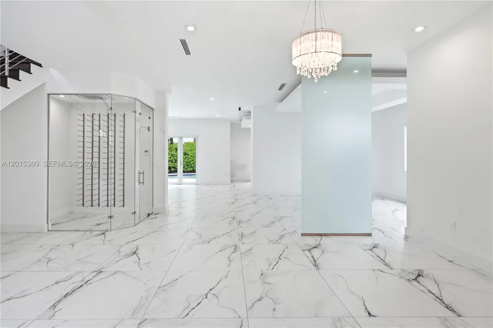 8221 NW 34th Dr Doral, FL 33122