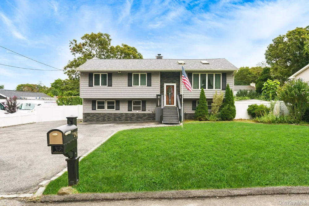 341 Avenue B Ronkonkoma, NY 11779