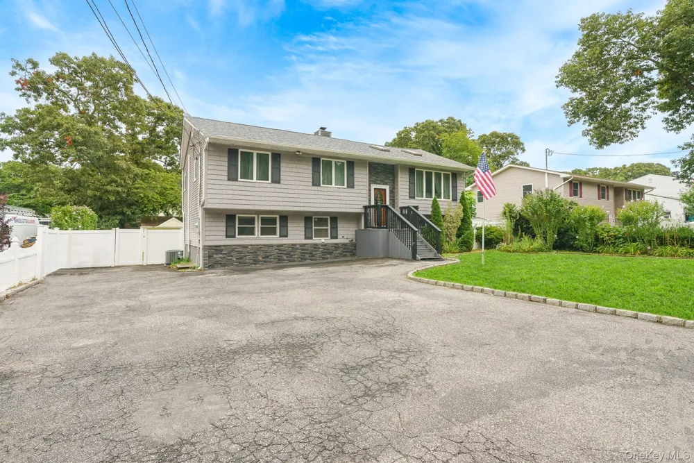 341 Avenue B Ronkonkoma, NY 11779