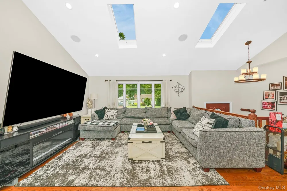 341 Avenue B Ronkonkoma, NY 11779
