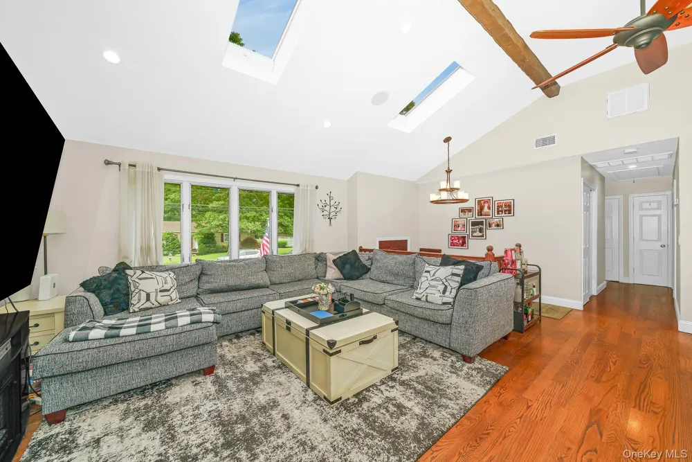 341 Avenue B Ronkonkoma, NY 11779