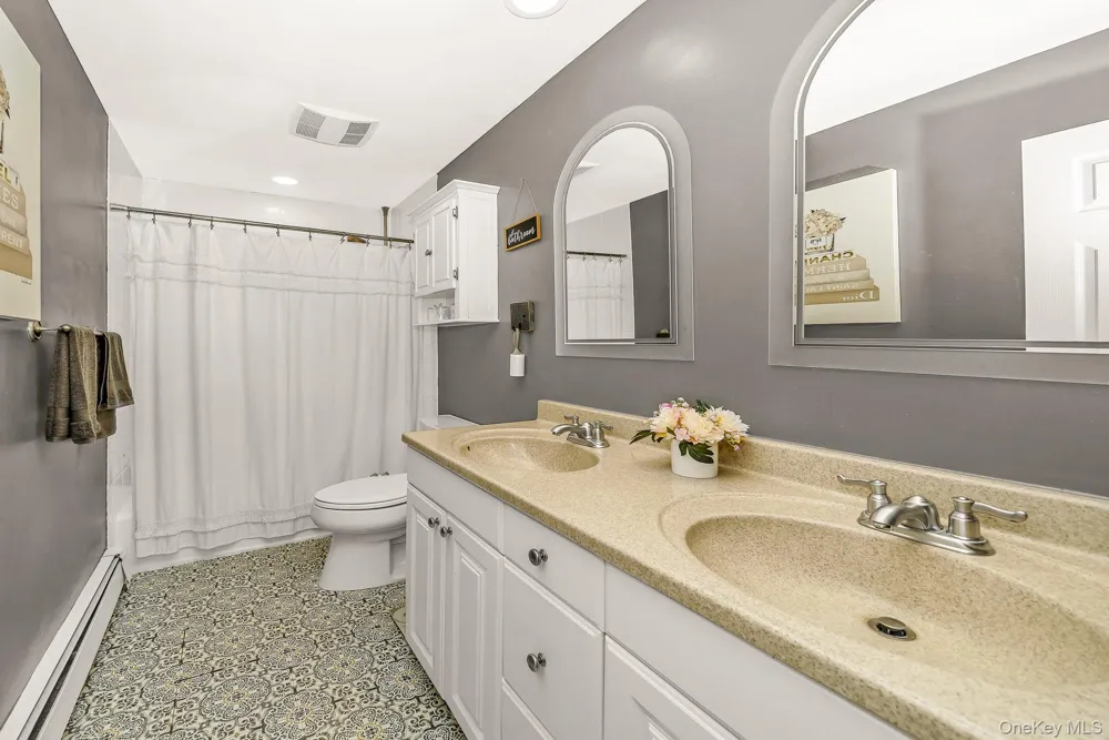 341 Avenue B Ronkonkoma, NY 11779